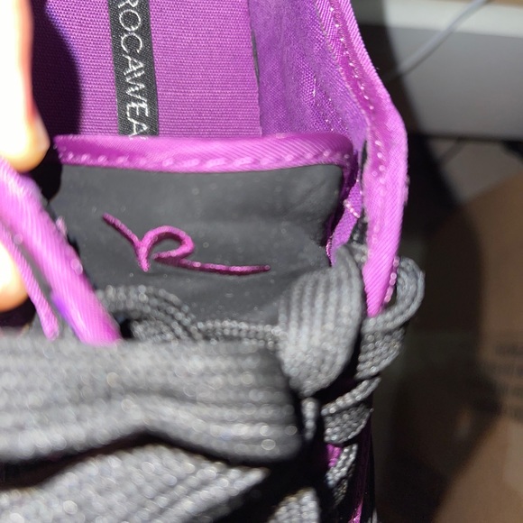 Sneakers - Picture 5 of 10